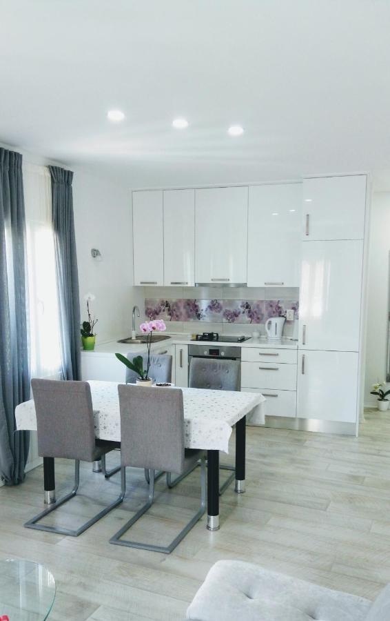 Apartment Davorka Макарска Екстериор снимка