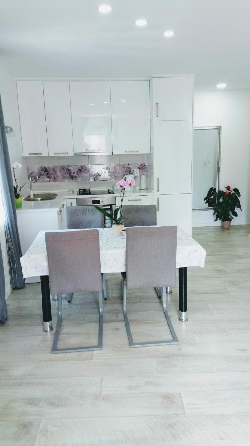 Apartment Davorka Макарска Екстериор снимка